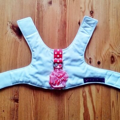 Tuigje S - wit nepleer+rode rand/roze bloem