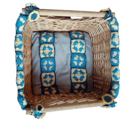 Mand riet vierkant met kussen & versiering