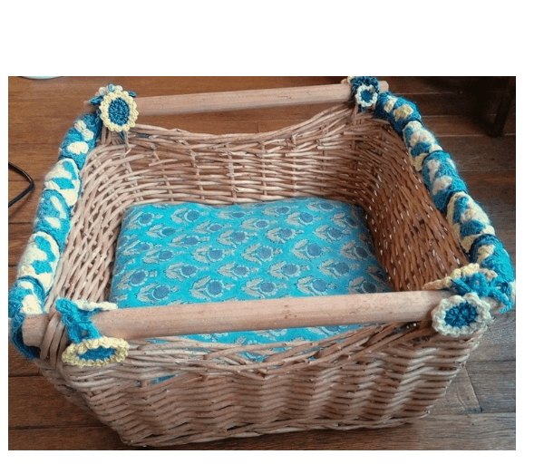Mand riet vierkant met kussen & versiering - Afbeelding 7