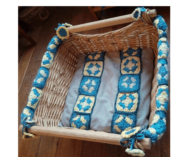 Mand riet vierkant met kussen & versiering - Afbeelding 5