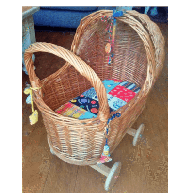 .Rieten poppen-/poezenwagen M